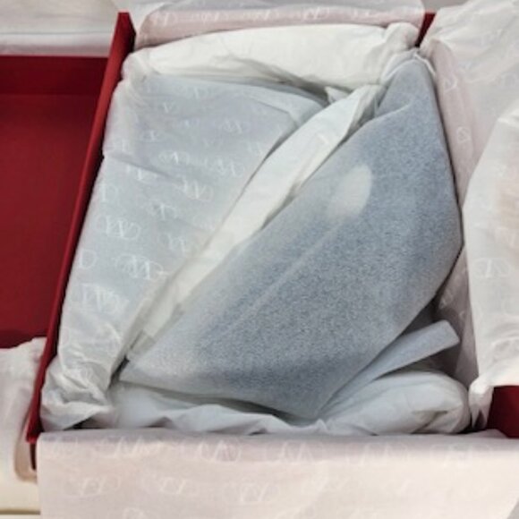 Valentino Garavani Women's Pointed Toe Rockstud Pumps - Picture 9 of 13